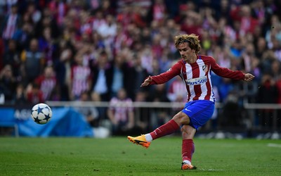 亿德电竞热议-多纳鲁马金手套六连庄前无古人