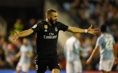 亿德电竞独家-德佩社交媒体晒与家人庆祝